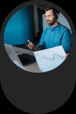 Funcionário gerenciando seus resultados financeiros