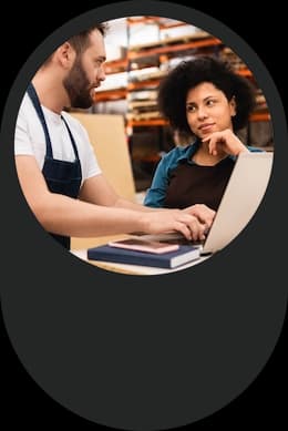 Funcionários negociando com fornecedores