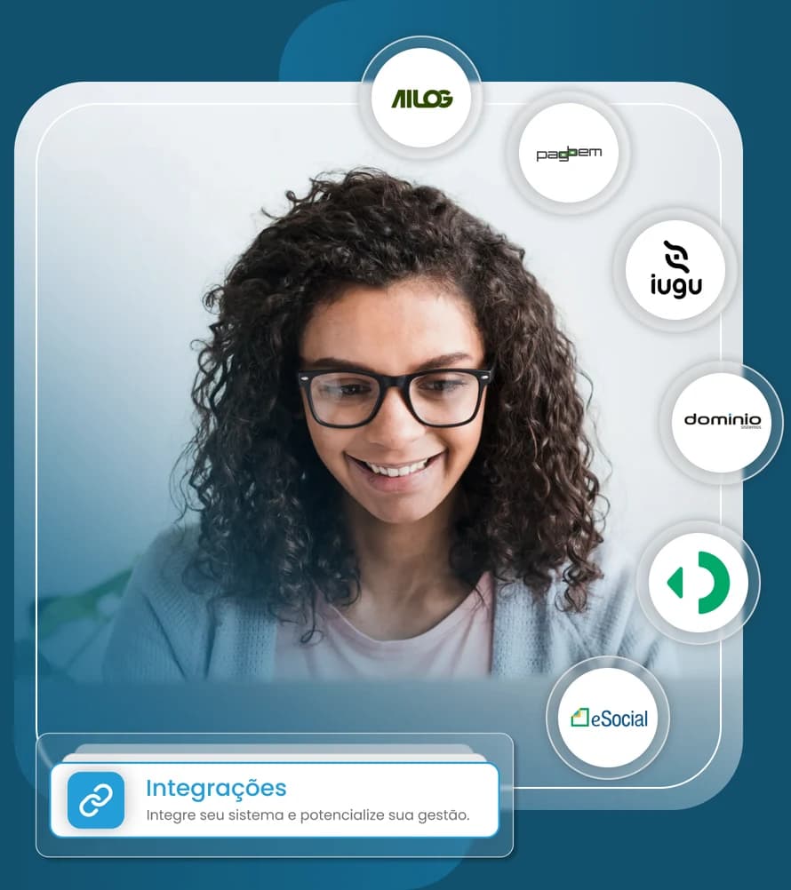 Funcionária realizando integração com as principais ferramentas do mercado