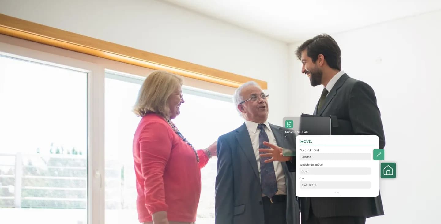 Corretor com o casal comprador e os dados do imóvel na NF-e ABI do ERP EGS