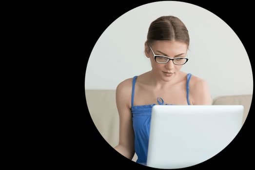 Funcionários negociando com fornecedores