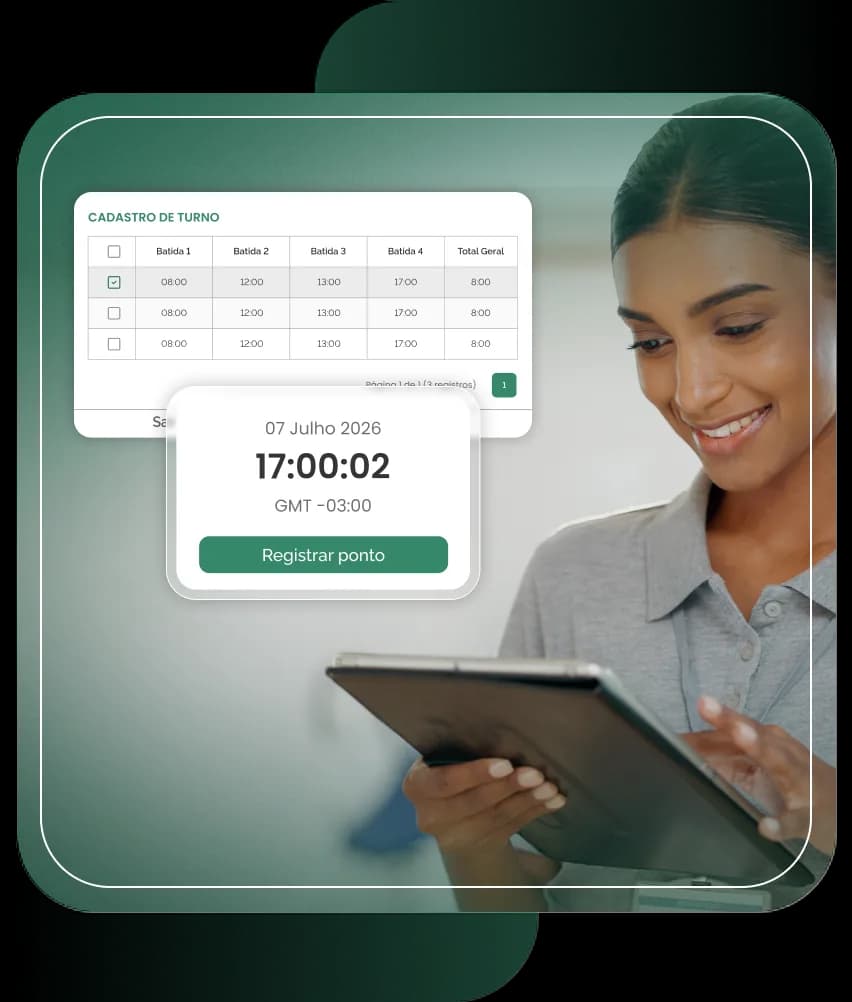Funcionária utilizando o sistema de ponto eletrônico