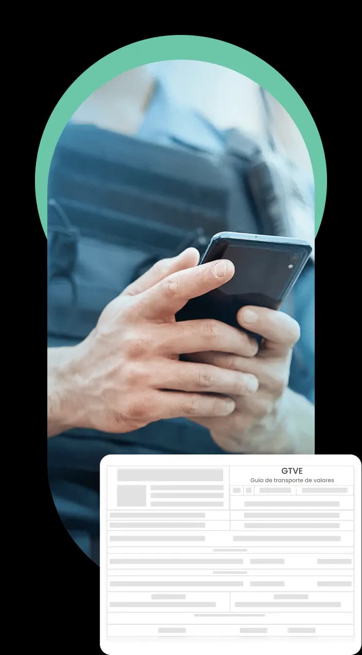 Mão masculina segurando celular