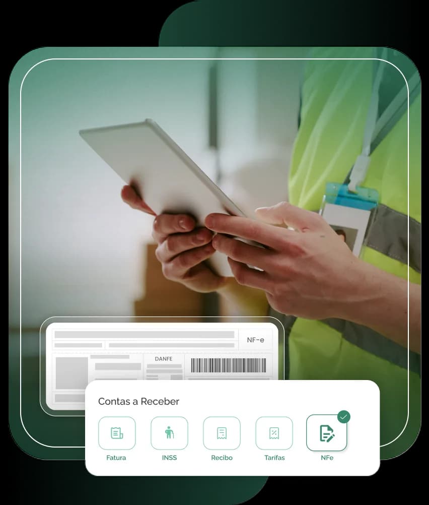 Pessoa utilizando a funcionalidade de gestão fiscal no tablet