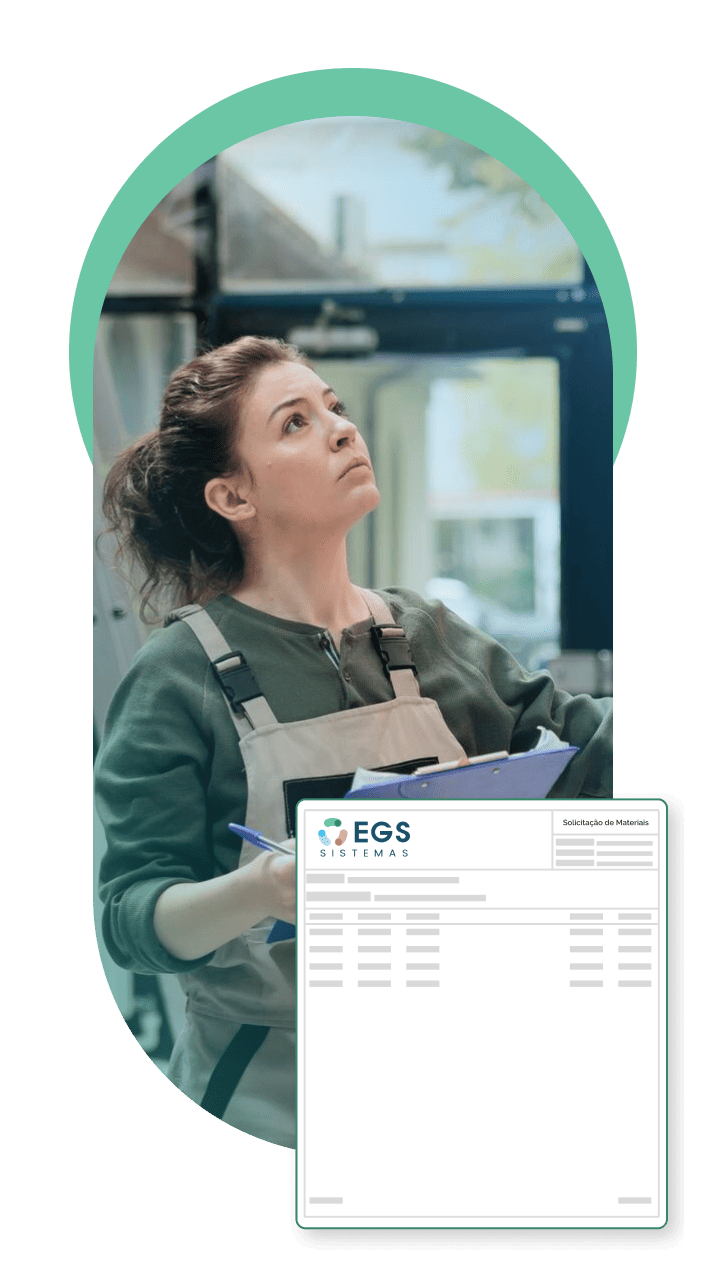 Funcionária utilizando módulo de compras da EGS