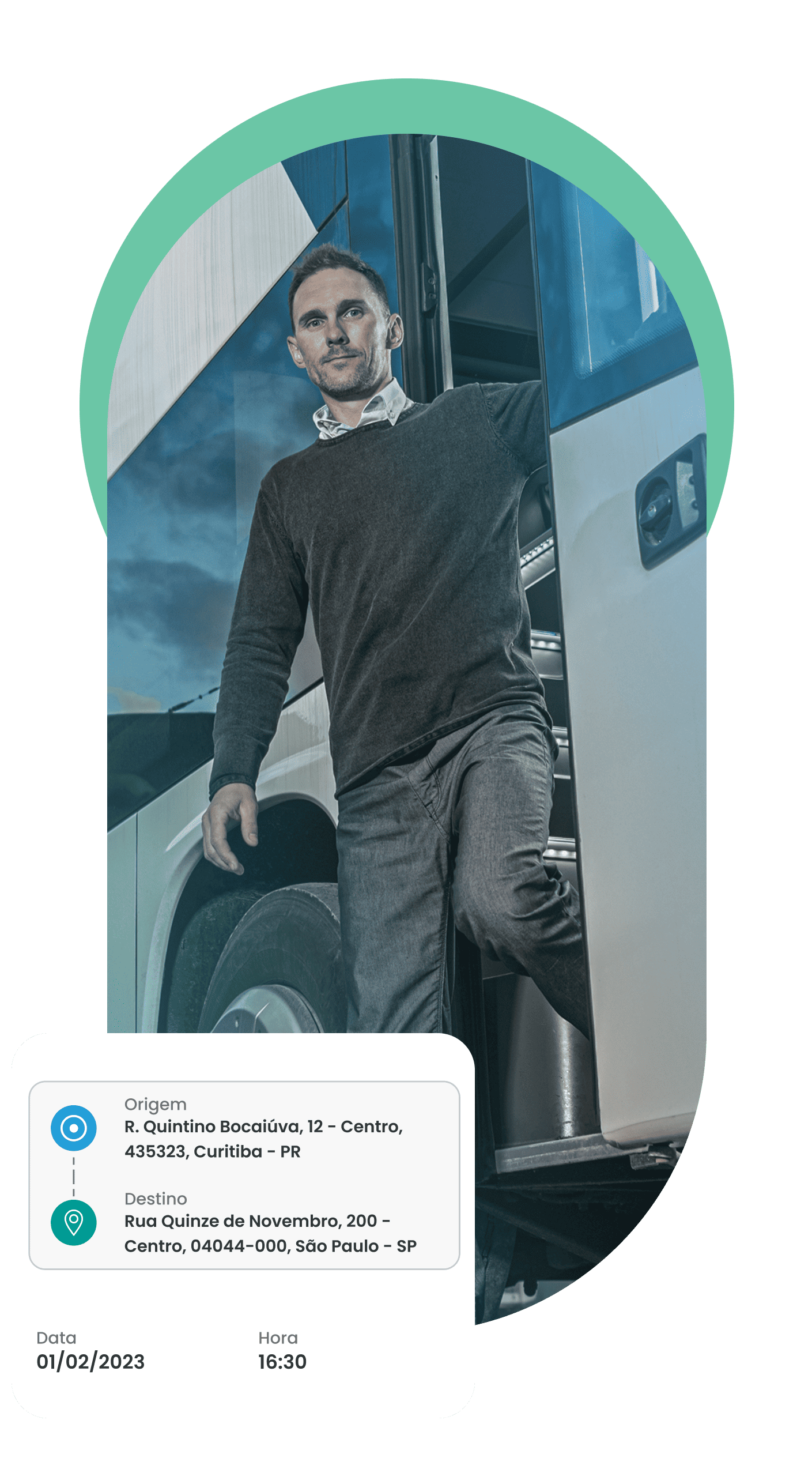Homem no ônibus que utiliza o módulo de TMS da EGS